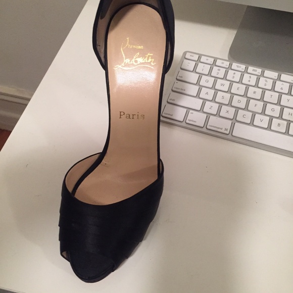 Louboutin satin crepe peep toe heels - Picture 5 of 6